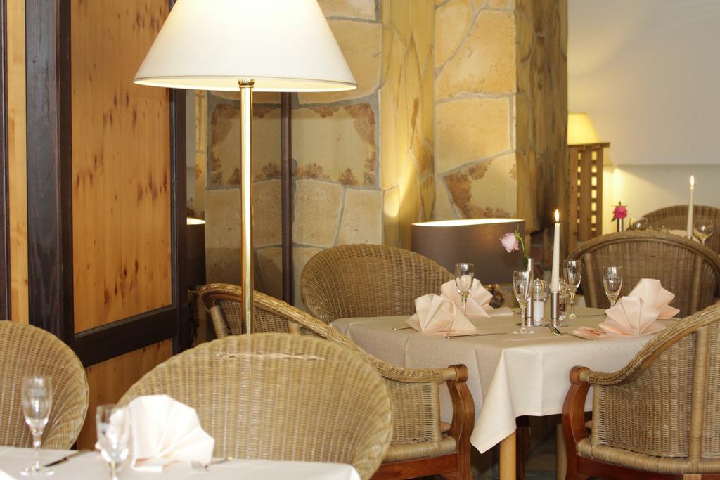Relexa Hotel Bad Salzdetfurth Bagian luar foto