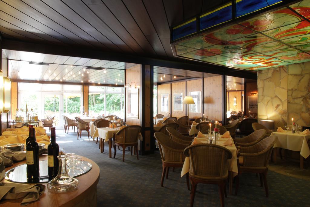 Relexa Hotel Bad Salzdetfurth Bagian luar foto
