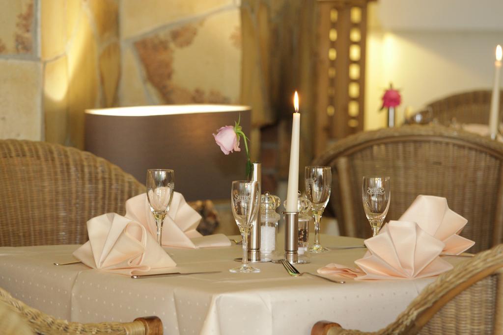 Relexa Hotel Bad Salzdetfurth Bagian luar foto