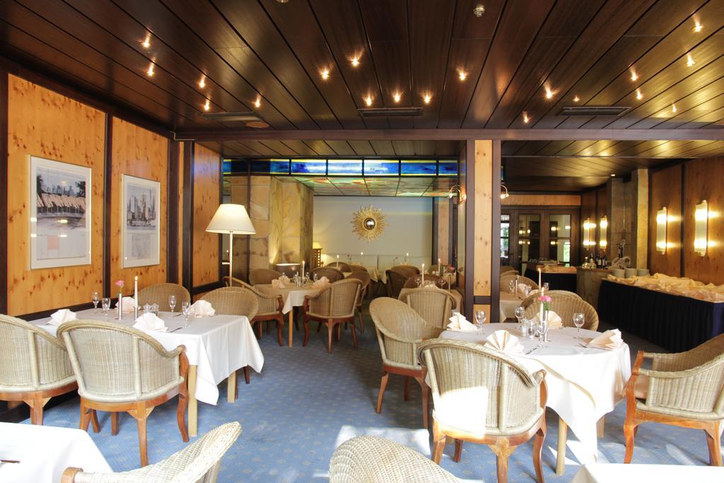 Relexa Hotel Bad Salzdetfurth Bagian luar foto