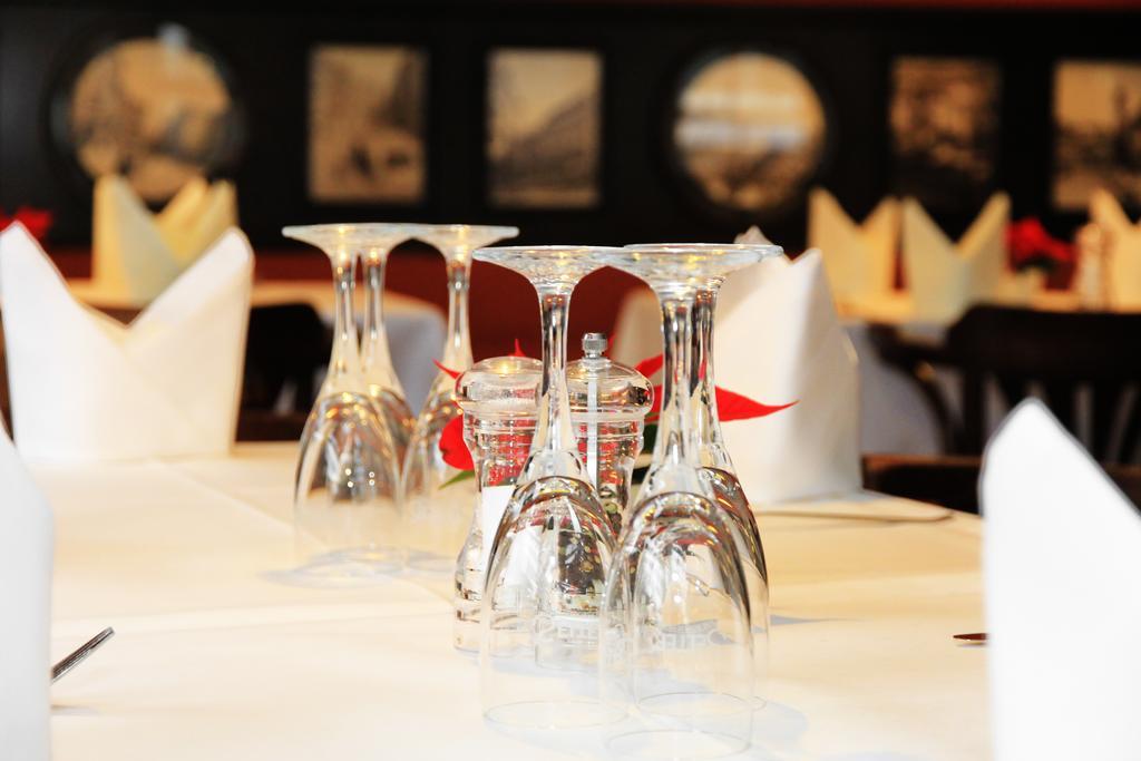 Relexa Hotel Bad Salzdetfurth Bagian luar foto