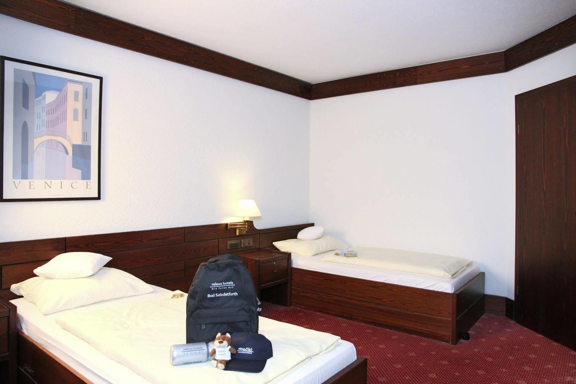Relexa Hotel Bad Salzdetfurth Bagian luar foto